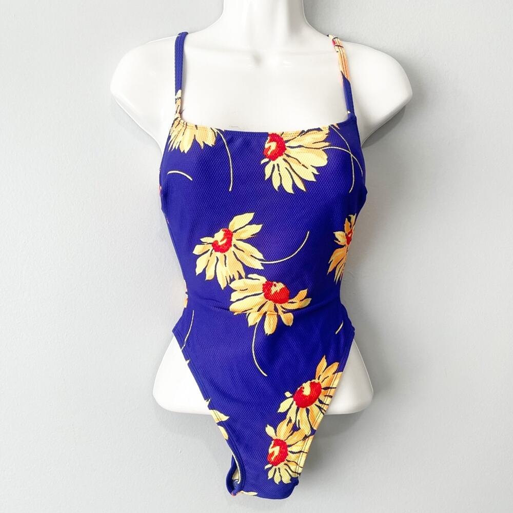 La Blanca blue floral swimsuit lace up back size 6 USA Daisy one piece